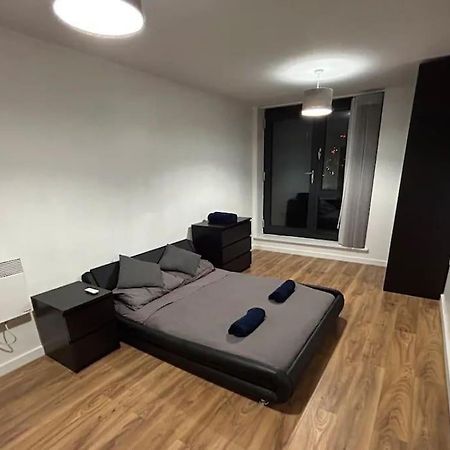 2 Bed Apartment Close To Station With Parking London Ngoại thất bức ảnh