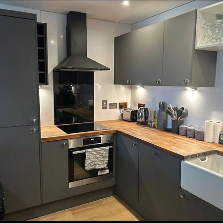 2 Bed Apartment Close To Station With Parking London Ngoại thất bức ảnh