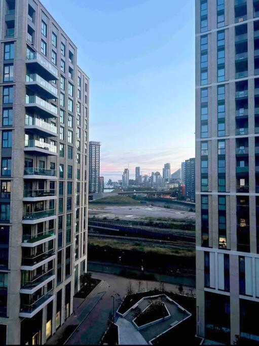 2 Bed Apartment Close To Station With Parking London Ngoại thất bức ảnh