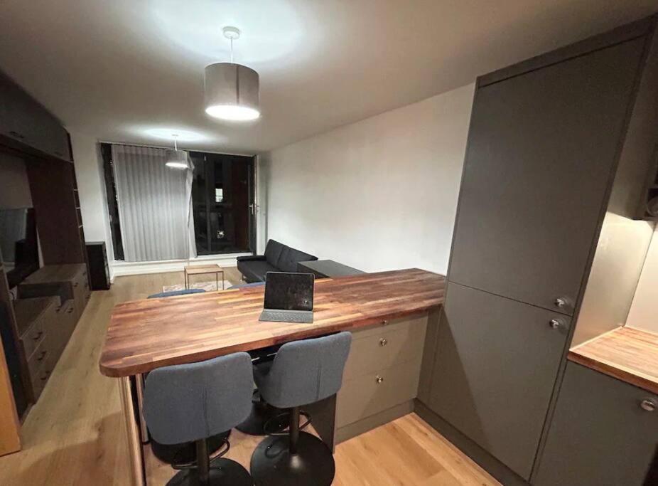 2 Bed Apartment Close To Station With Parking London Ngoại thất bức ảnh
