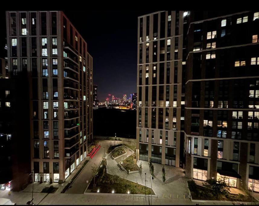 2 Bed Apartment Close To Station With Parking London Ngoại thất bức ảnh