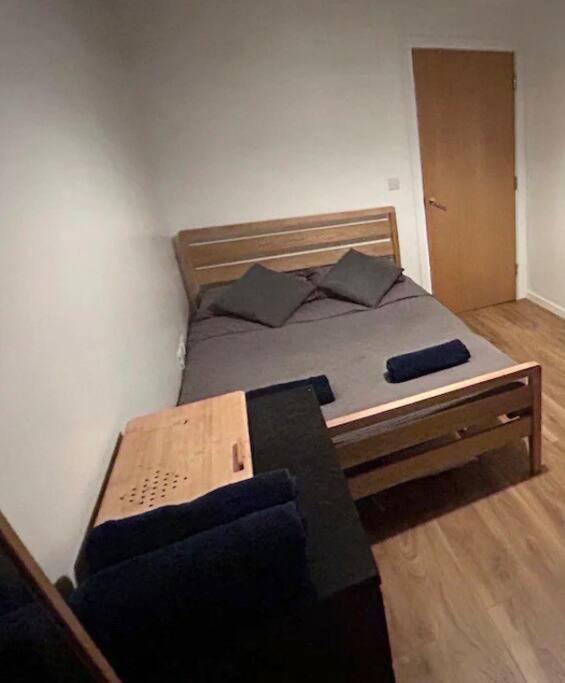 2 Bed Apartment Close To Station With Parking London Ngoại thất bức ảnh