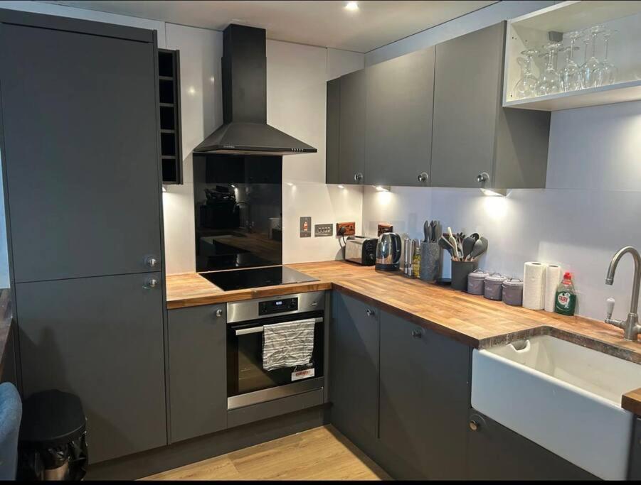 2 Bed Apartment Close To Station With Parking London Ngoại thất bức ảnh
